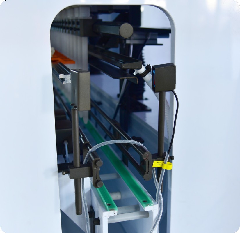 Microcomputadora en línea Máquina de llenado de botellas antigravedad 100ml 500ml