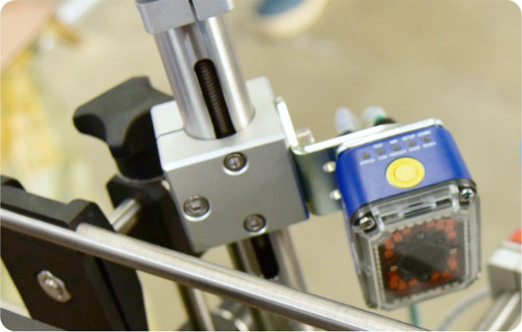 Máquina de llenado automático de líquido químico con boquilla de llenado múltiple y método de llenado automático adecuado para uso industrial