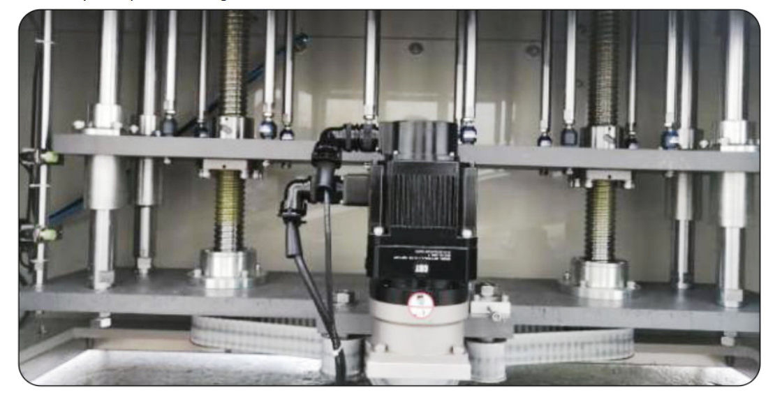 220V50HZ Máquina de llenado de contenedores de plaguicidas Rango de llenado 5-50ml Solución ideal para el embalaje y embotellado de plaguicidas